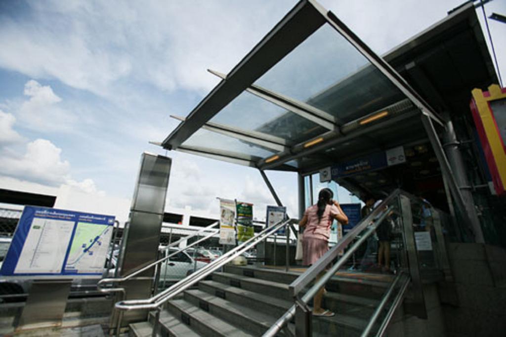 Impact Muang Thong Thani Service Condominium Banguecoque Exterior foto