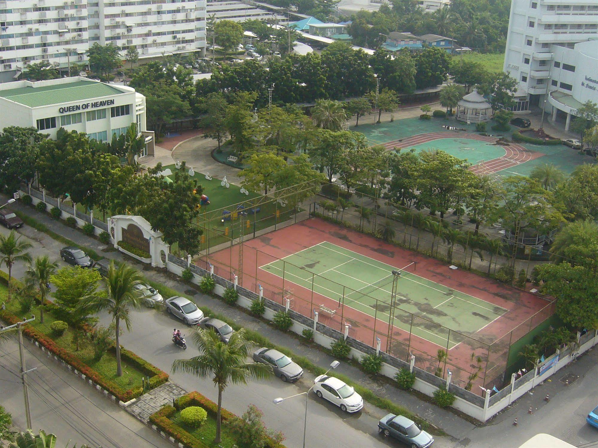Impact Muang Thong Thani Service Condominium Banguecoque Exterior foto
